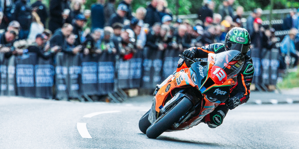 Isle of Man TT Tickets – The Black Dub, Mile 9