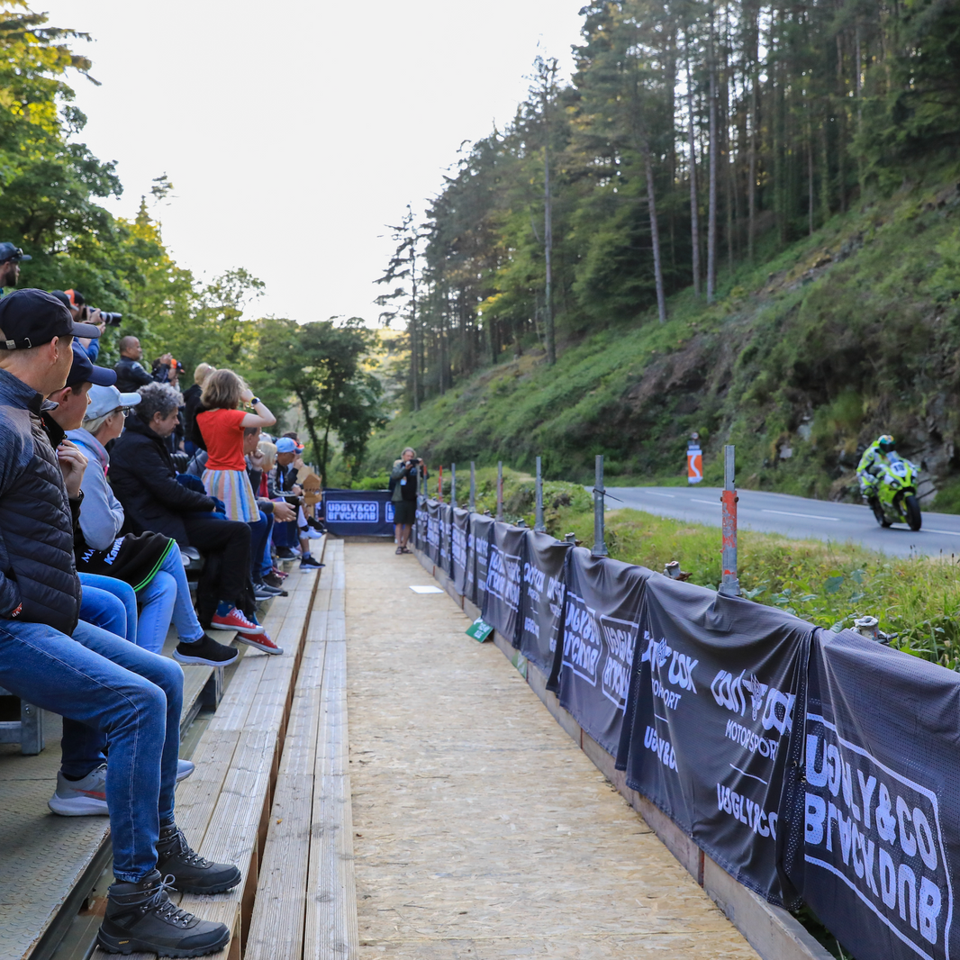 Isle of Man TT Tickets – The Black Dub, Mile 9